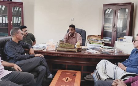 مدير عام مكتب الصناعة والتجارة بساحل حضرموت يلتقي مدير عام التوثيق والإحصاء ونظم المعلومات بديوان المحافظة.