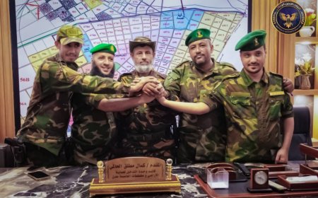 عاجل ..بحضور اللواء عبدالسلام الجمالي.. إجراء عملية الاستلام والتسليم بين قيادة وحدة حماية الأراضي السلف والخلف