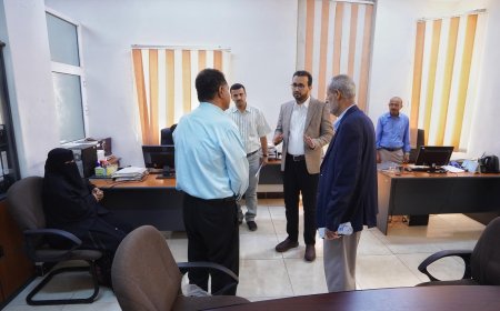وزير الخدمة المدنية يزور مؤسسة التأمينات ويوجه بحزمة إصلاحات إدارية