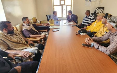 بيبك يلتقي قيادة محافظة سقطرى ويناقش تطوير مشاريع البنية التحتية الرياضية