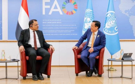 الوزير السقطري يستعرض مع المدير العام لمنظمة (الفاو) تداعيات أوضاع المنطقة على القطاع الزراعي والغذائي