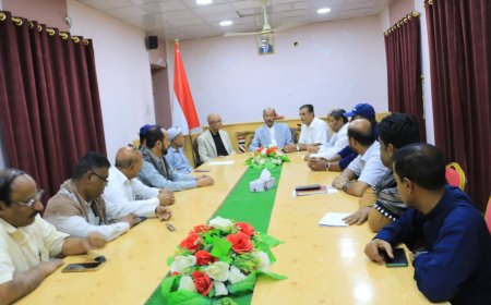 وكيل حضرموت يترأس اجتماع المكتب التنفيذي بمديرية القطن ويتفقد المرافق التعليمية والصحية