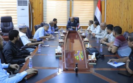 وكيل حضرموت ووكيل وزارة الاشغال يلتقيان لجنة الموازين المحورية