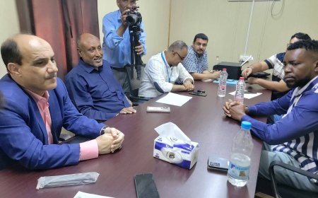 إجتماع موسع لمناقشة إمكانية تمديد فترة العمل في مشروع إنشاء مضخة( محطة ) معالجة لمياة الصرف الصحي بحضور ممثلي الجهة المنفذة للمشروع.