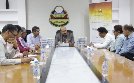 ضمن خطط تطوير التعليم.. المدير باعباد يدشن توزيع حقائب "الأردوينو" بمدارس المكلا*