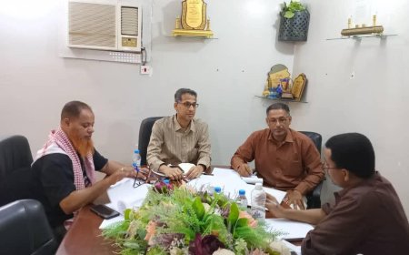 مدير عام الشؤون الاجتماعية والعمل يبحث أوضاع عمال شركة بايونير ويؤكد متابعة المكتب لحل القضايا العالقة 