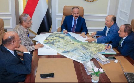 وزير النقل يناقش استئناف العمل بمشروعي مينائي قرمة وبروم