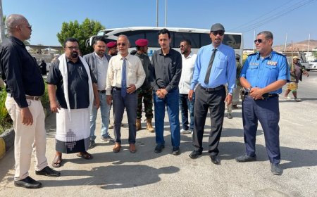 وكيل حضرموت الجيلاني يدشن حملة النظافة والتحسين الشاملة «نظيفة بأهلها» بمدينة المكلا