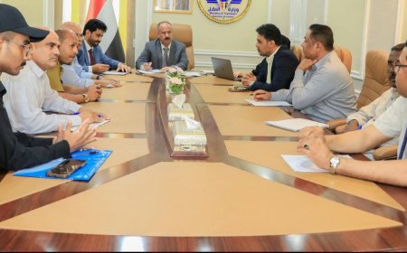 وزير النقل يترأس اجتماعاً موسعاً لمدراء مكاتب النقل بالمحافظات المحررة لمناقشة اوضاعهم وتعزيز التنسيق