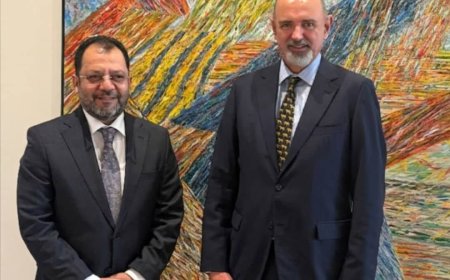 وزير الكهرباء يبحث مع السفير الأسترالي تعزيز التعاون في مكافحة سرقة التيار الكهربائي