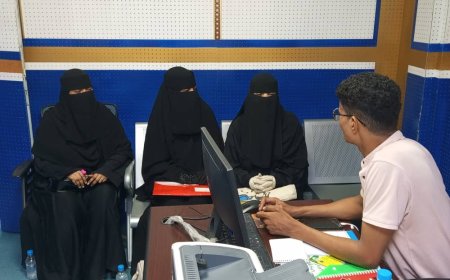 حقان يطلع على أنشطة وبرامج فريق عطايا الخير للأعمال التطوعية المجتمعية بالمكلا