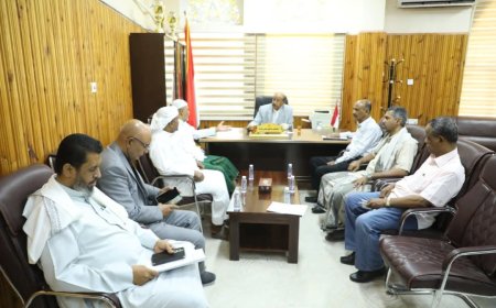 الوكيل بارباع يناقش أنشطة جمعية وكالات حضرموت للسفر والسياحة لتنظيم وتطوير قطاع السفر والسياحة بالمحافظة 