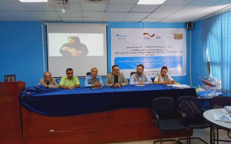 مدير الصحة بتعز يدشن الدورات التدريبية حول المشورة التغذوية للأمهات والأطفال