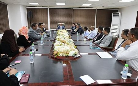 محافظ البنك المركزي يترأس اجتماعًا لقيادات البنك في عدن لمناقشة تطوير الأداء وتعزيز الرقابة المصرفية