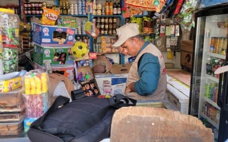 مكتب الصناعة بعدن يضبط منتجات ضارة للأطفال ويحرر مخالفات لعدد من التجار