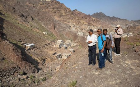 استعدادات لإنشاء مصدات للسيول في جبل شمسان بالمعلا