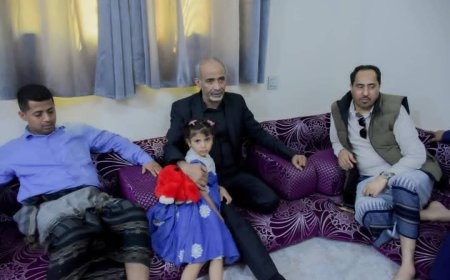 عضو مجلس القيادة محمود الصبيحي يقدم واجب العزاء في استشهاد الدكتور عبدالرحمن الشاعر