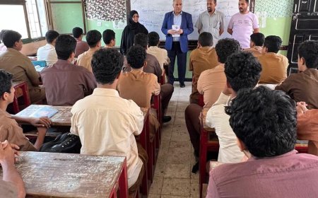 وزير التربية (العبادي) ينفذ زيارة مفاجئة لثانوية احمد حامد خليفة للبنين بعدن 