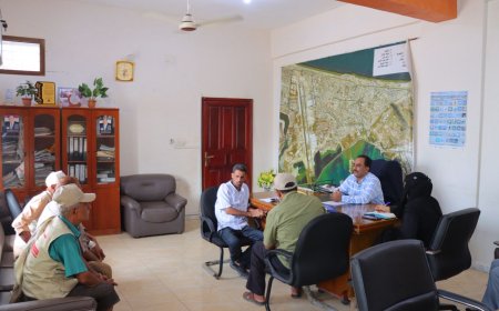 مدير عام خور مكسر يوجه بتكثيف حملات الرقابة على الأسعار ومحاسبة المخالفين