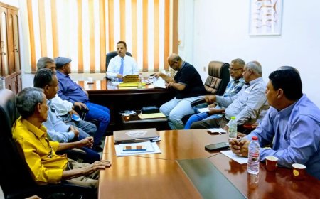 بناءً على توجيهات الوزير السقطري:اجتماع يناقش سير عمل نشاط جمع البيانات في مراكز الإنزال السمكي