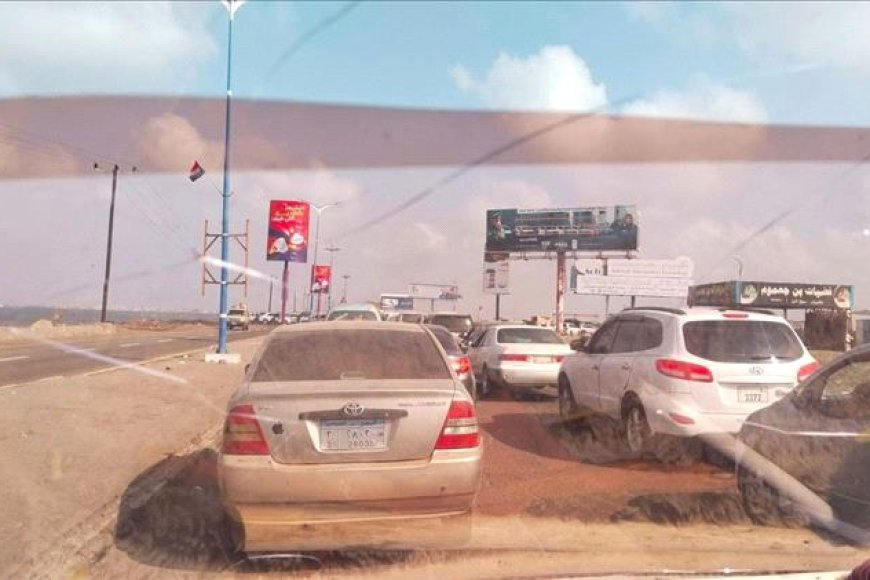 بالصور.. زحام خانق يشل حركة السير في (خط الجسر) بين خورمكسر والمنصورة