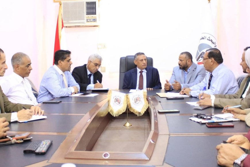 وزير التعليم العالي يناقش تفعيل إنشاء قرار جامعة الضالع وتعزيز التعليم الأكاديمي