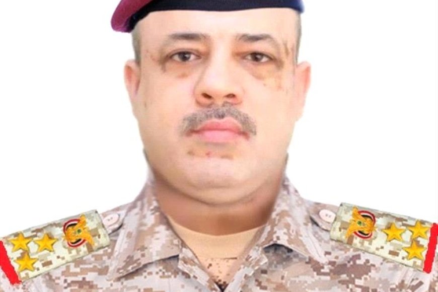 قائد اللواء 39 مدرع يعزّي اللواء حسين بن ناصر عتيق في وفاة والدته