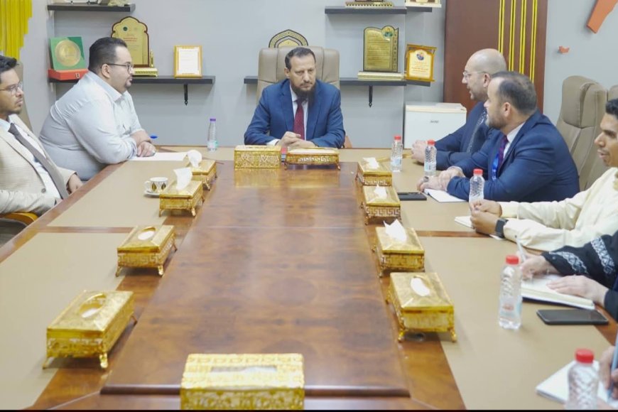 محافظ العاصمة عدن يبحث مع وفد المنظمة الدولية للهجرة تعزيز التنسيق والتعاون المشترك وتسريع برامج العودة الطوعية للمهاجرين غير الشرعيين&nbsp;