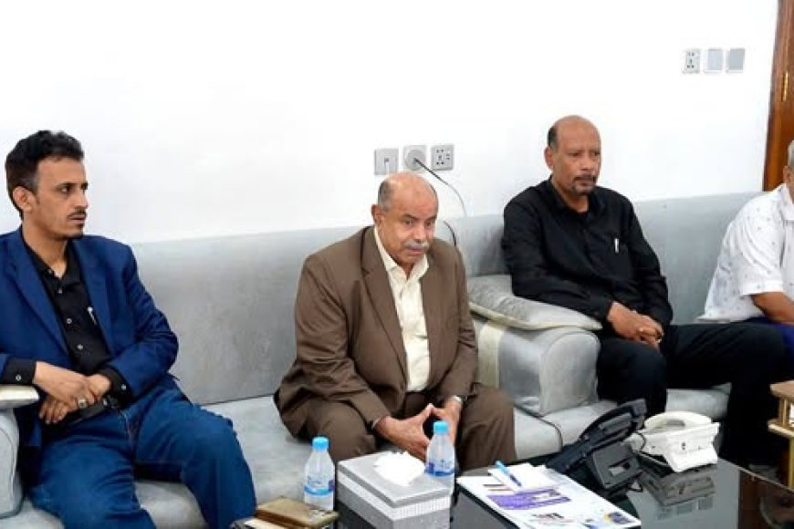 عضو مجلس القيادة الخنبشي يلتقي أهالي ضحايا أحداث المكلا ويؤكد مساندة السلطة المحلية لهم