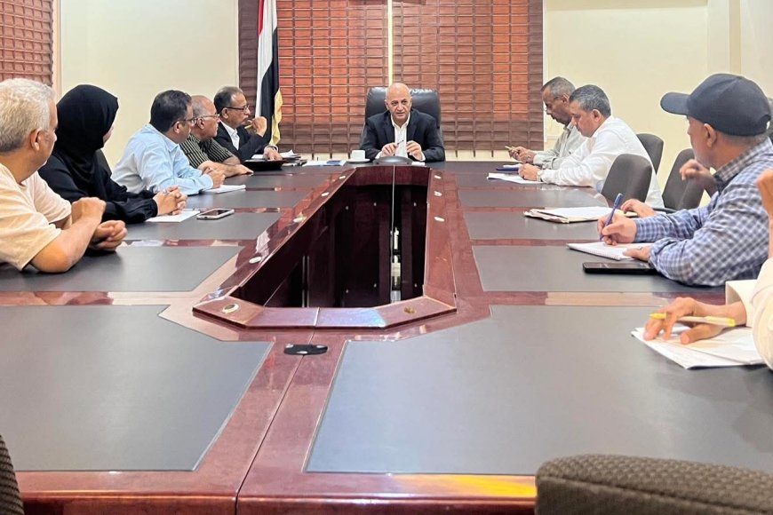 الوزير الشرجبي يناقش مع قيادة هيئة حماية البيئة تعزيز الأداء ومواجهة التحديات البيئية  