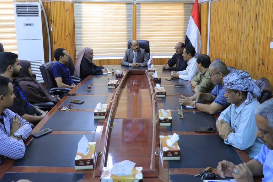 وكيل محافظة حضرموت يطّلع على أنشطة مشروع تعزيز الوعي الصحي بوادي حضرموت