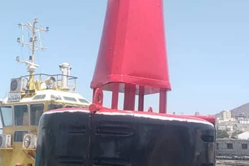 تصنيع عوامة تحذيرية لحماية السفن المارة من الاجسام الغارقة