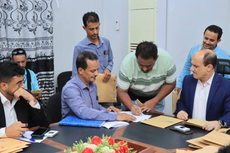 برئاسة مدير عام دارسعد لجنة فتح المظاريف والمناقصات تستعرض العطاءات المقدمة لتنفيذ 6 مشاريع خدمية لهذا العام