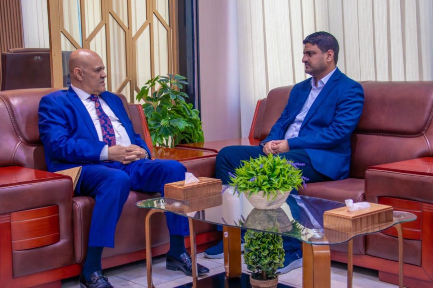 محافظ تعز والمدير التنفيذي لشركة النفط اليمنية يناقشان الوضع التمويني بالمحافظة