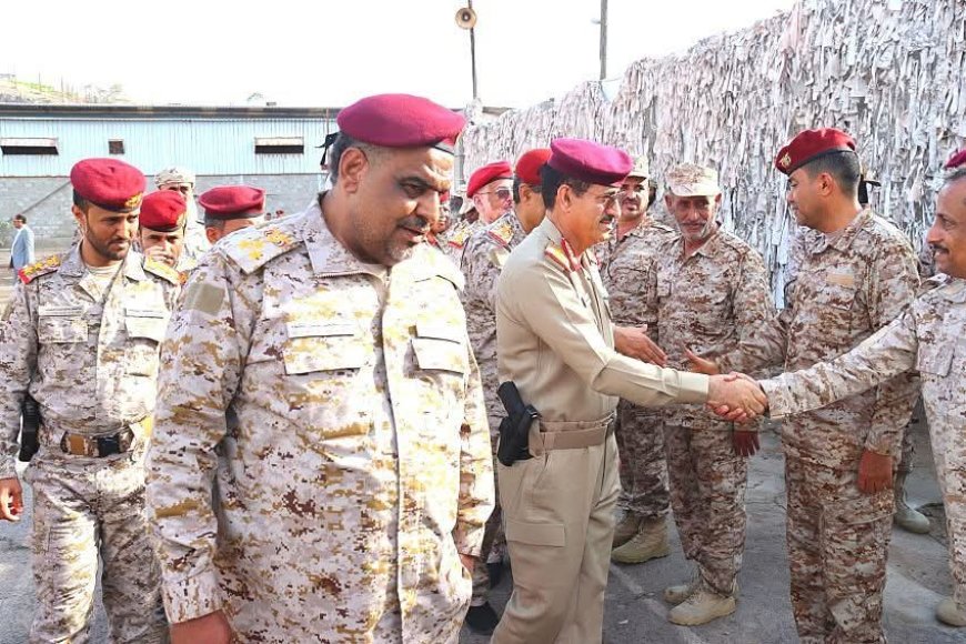 وزير الدفاع يتفقد القاعدة الإدارية بعدن ومستشفى باصهيب العسكري