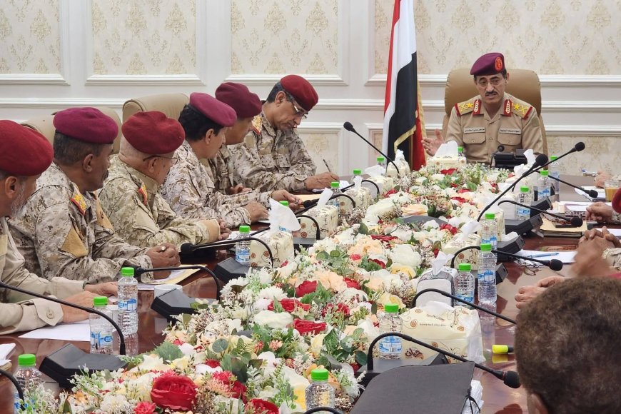 وزير الدفاع يعقد اجتماعا بهيئة التدريب والتأهيل ويوجه بمضاعفة الجهود لرفع كفاءة القوات المسلحة
