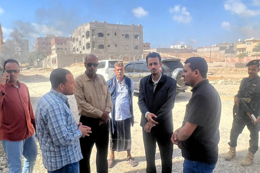 وكيل المحافظة الجيلاني يتفقد عددا من المشاريع الخدمية والتعليمية بمدينة المكلا
