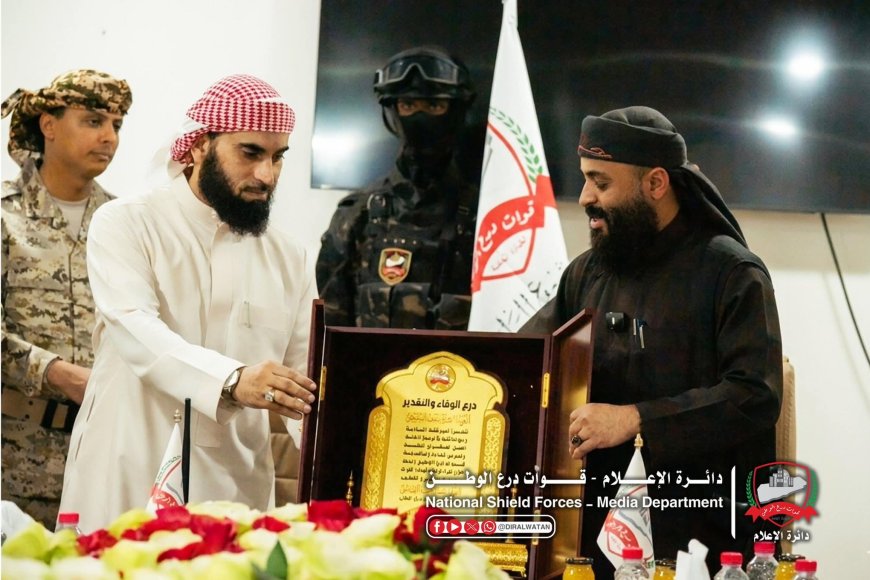 عاجل ..تنفيذاً لقرارات الرئاسي.. تسليم قيادة قوات درع الوطن في عدن