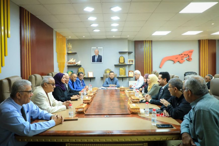 محافظ عدن يلتقي مديري العموم المكلفين حديثًا ويؤكد أهمية العمل بروح الفريق الواحد