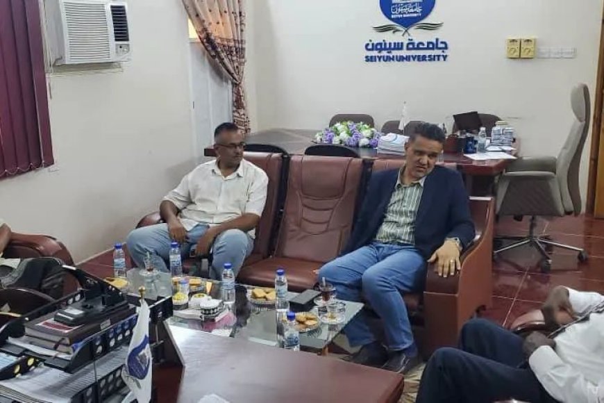 الأمين العام لجامعة سيئون يبحث مع مركز حضرموت سبل تطوير العمل الإداري وتعزيز المشاريع الاستثمارية