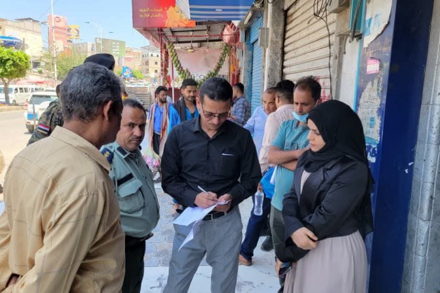 تعز : وكيل المحافظة لشؤون الصحة ونيابة الصناعة تنفذان حملة رقابية واسعة على سوق الأدوية.