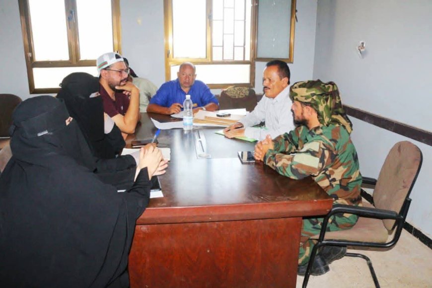 غانم يجتمع باعضاء الهيئة الإدارية للمجلس المحلي بالمديرية ويلتقي مع فريقي منظمة "أوكسفام" وهيئة المساحة الجيولوجية 