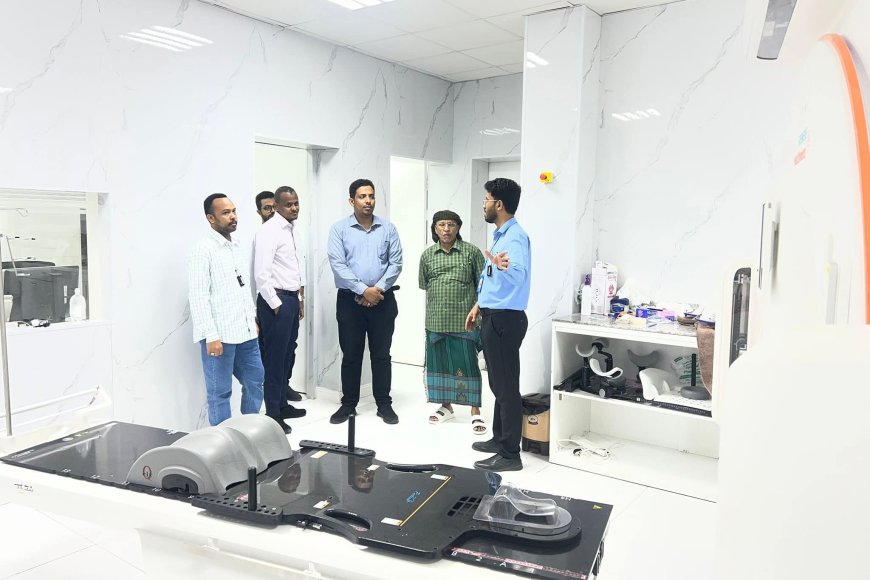 مدير صحة حضرموت يطلع على نشاط مركز المكلا الخيري للعلاج الاشعاعي