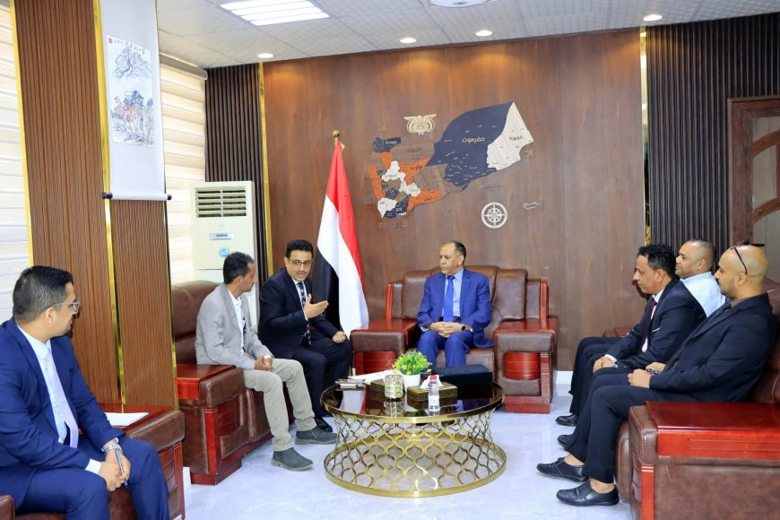 وزير الصناعة والتجارة يبحث مع وحدة المعلومات المالية تعزيز الرقابة وحماية الاقتصاد الوطني