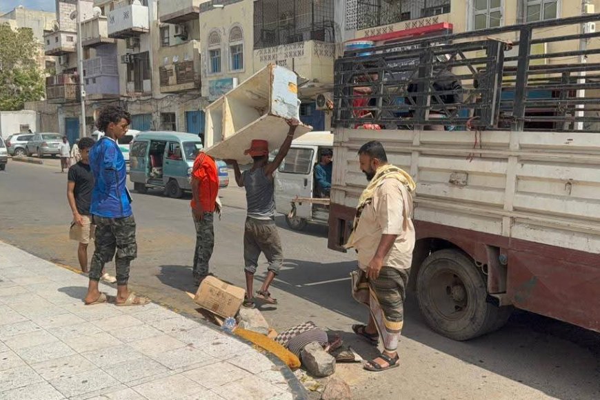 اسواق المعلا تدشن حملة لإزالة التعديات على الطرقات العامة