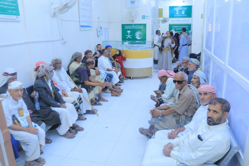 بدعم سعودي.. أكثر من 62 ألف خدمة طبية مجانية قدمها مستشفى العيون بمأرب خلال 6 أشهر