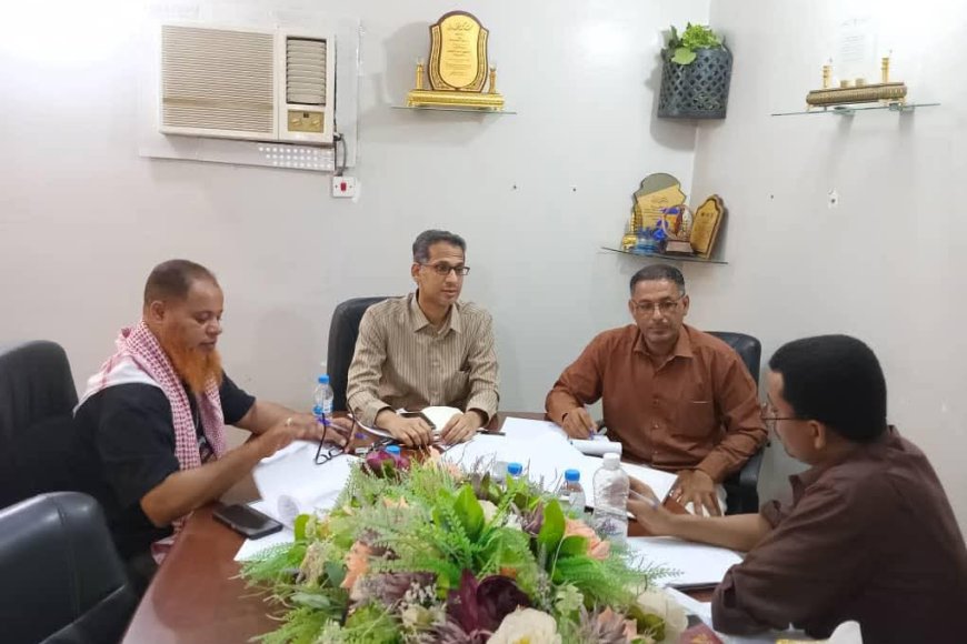مدير عام الشؤون الاجتماعية والعمل يبحث أوضاع عمال شركة بايونير ويؤكد متابعة المكتب لحل القضايا العالقة 