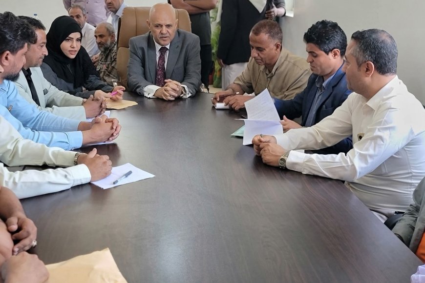 محافظ تعز يوجه بتعزيز أداء صندوق النظافة وتفعيل عملية تحصيل الموارد &nbsp;
