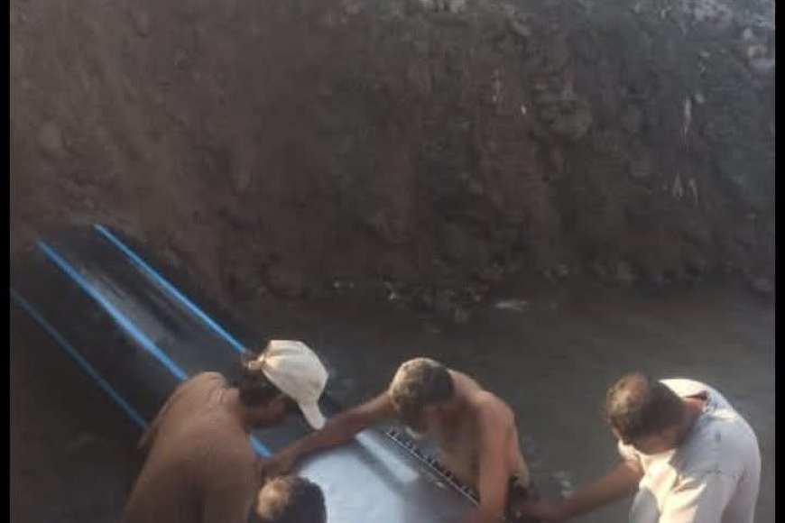 فرق مؤسسة مياه عدن تُنهي أعمال إصلاح كسر خط مياه رئيسي في الخط البحري