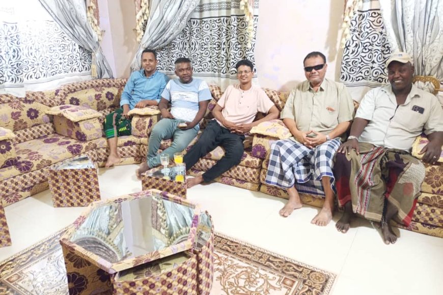 قيادة إتحاد الاعلام الرياضي بساحل حضرموت تطمئن على صحة الاستاذ عبدالعزيز بامحسون بمدينة بروم*